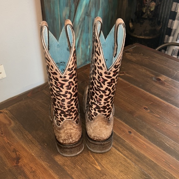 Women’s Ariat Boots - Picture 2 of 4